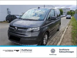 Grau Gebraucht 2022 VW Multivan Life Van / Kleinbus | 45.180 € (Fairer Preis)