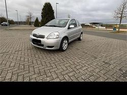 Silber Gebraucht 2005 Toyota Yaris Kleinwagen | 3.990 €