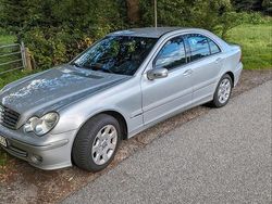 Silber Gebraucht 2005 Mercedes C180 Limousine | 2.400 € (Fairer Preis)