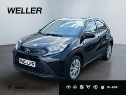 Schwarz Gebraucht 2022 Toyota Aygo Play Kleinwagen | 14.280 € (Fairer Preis)