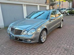 Grau Gebraucht 2008 Mercedes E320 Avantgarde Limousine | 11.499 €
