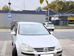Grau Gebraucht 2025 VW Golf VIII Trendline Kleinwagen | 4.500 €