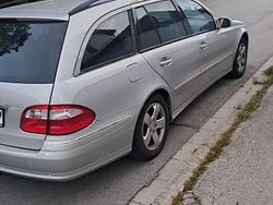 Silber Gebraucht 2005 Mercedes E240 Classic Limousine | 2.500 € (Superpreis)