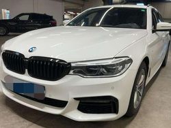 Alpinweiss iii Gebraucht 2020 BMW 520 M Sport Kombi | 30.880 € (Teuer)