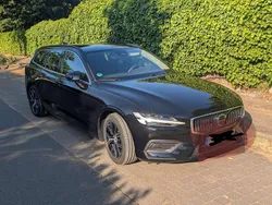 Schwarz Gebraucht 2022 Volvo V60 Core Kombi | 34.900 € (Fairer Preis)