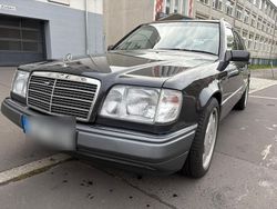 Schwarz Gebraucht 1994 Mercedes E280 AMG Kombi | 12.500 €