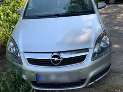 Grau Gebraucht 2005 Opel Zafira Van / Kleinbus | 2.500 € (Fairer Preis)