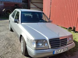 Silber Gebraucht 1995 Mercedes E250 Limousine | 16.000 €