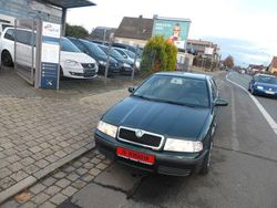 Grün Gebraucht 2003 Skoda Octavia Classic Limousine | 2.990 € (Etwas zu teuer)
