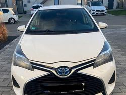 Weiß Gebraucht 2014 Toyota Yaris Hybrid Limousine | 9.000 € (Fairer Preis)