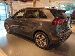 Grau Gebraucht 2020 Kia e-Niro 2 SUV | 22.690 € (Fairer Preis)