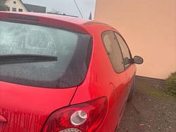 Rot Gebraucht 2010 Peugeot 206+ Kleinwagen | 2.300 €