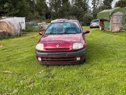 Rot Gebraucht 1998 Renault Clio II Kleinwagen | 500 €