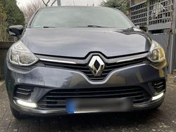 Grau Gebraucht 2018 Renault Clio IV LIMITED Limousine | 10.350 € (Etwas zu teuer)