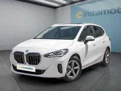 Weiß Gebraucht 2024 BMW 218 Active Tourer Van / Kleinbus | 32.499 € (Superpreis)