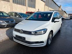 Pure white Gebraucht 2018 VW Touran Comfortline Van / Kleinbus | 9.900 € (Guter Preis)