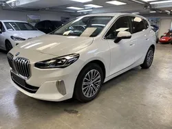 Weiß Gebraucht 2023 BMW 218 Active Tourer Luxury Line Van / Kleinbus | 23.850 € (Superpreis)