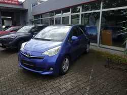 Satin blue mm. Gebraucht 2011 Toyota Verso-S Club Van / Kleinbus | 7.777 € (Etwas zu teuer)