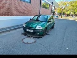 Grün Gebraucht 2000 Renault Clio II Limousine | 650 € (Etwas zu teuer)