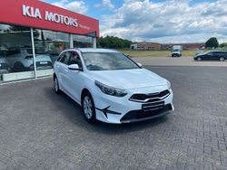 Weiß Gebraucht 2024 Kia Ceed Sportswagon Comfort Kombi | 20.470 € (Guter Preis)