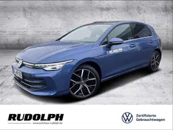 Hellblau Gebraucht 2024 VW Golf VIII Edition Limousine | 33.300 € (Fairer Preis)