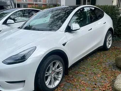 Weiß Gebraucht 2021 Tesla Model Y Long Range AWD SUV | 27.500 € (Fairer Preis)