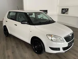 Weiß Gebraucht 2013 Skoda Fabia Active Kleinwagen | 1.990 € (Superpreis)