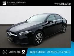 Metalliclack kosmosschwarz Gebraucht 2021 Mercedes A180 Style Limousine | 25.489 € (Teuer)