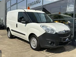 Weiß Gebraucht 2018 Opel Combo Van / Kleinbus | 9.590 € (Fairer Preis)