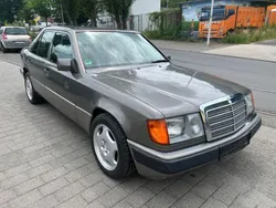 Braun Gebraucht 1993 Mercedes E200 Limousine | 3.200 €