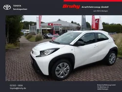 Weiß Neu 2025 Toyota Aygo X-play Kleinwagen | 15.899 €