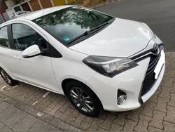 Weiß Gebraucht 2015 Toyota Yaris Kleinwagen | 7.299 € (Etwas zu teuer)