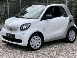 Weiß Gebraucht 2019 Smart ForTwo Coupé Coupé | 15.000 € (Teuer)