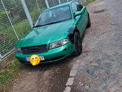 Grün Gebraucht 1997 Audi A4 Sport Limousine | 1.989 € (Fairer Preis)