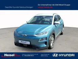 Ceramic blue / chalk white roof Gebraucht 2020 Hyundai Kona Premium SUV | 19.990 € (Guter Preis)