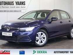 Blau Gebraucht 2021 VW Golf VIII Life Limousine | 16.389 € (Guter Preis)