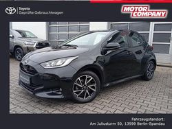 Mysticschwarz mica Gebraucht 2022 Toyota Yaris Hybrid Basis Limousine | 22.990 €