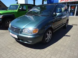 Grau Gebraucht 2002 Hyundai Trajet Comfort Van / Kleinbus | 2.350 €