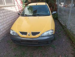 Gelb Gebraucht 2000 Renault Mégane Limousine | 2.000 €
