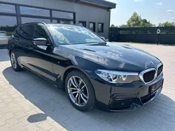 Black sapphire metallic Gebraucht 2020 BMW 520 M Sport Kombi | 26.589 € (Guter Preis)