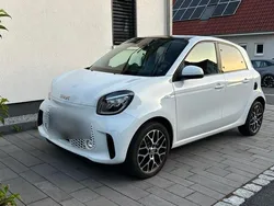Weiß Gebraucht 2021 Smart ForFour Electric Drive Prime Kleinwagen | 12.200 € (Fairer Preis)