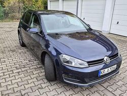 Blau Gebraucht 2016 VW Golf VII Allstar Kleinwagen | 9.500 € (Fairer Preis)