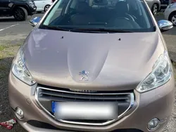 Andere außenfarben Gebraucht 2012 Peugeot 208 Kleinwagen | 3.800 € (Fairer Preis)