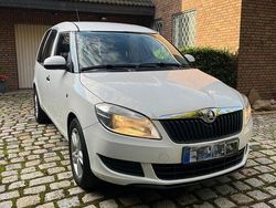 Weiß Gebraucht 2010 Skoda Roomster Van / Kleinbus | 2.740 €