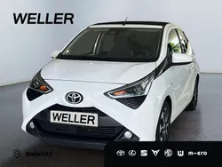 Weiss Gebraucht 2021 Toyota Aygo X-play Kleinwagen | 10.980 € (Fairer Preis)