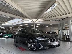 Saphirschwarz metallic Gebraucht 2021 BMW 530 Luxury Line Kombi | 33.950 € (Guter Preis)