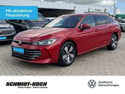 Rot Gebraucht 2024 VW Passat Elegance Kombi | 41.980 € (Fairer Preis)