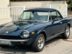 Blau Gebraucht 1983 Fiat 124 Cabrio | 12.500 €