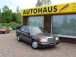 Blau Gebraucht 1991 Mercedes E200 Limousine | 6.900 €