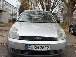 Grau Gebraucht 2003 Ford Fiesta Viva Limousine | 750 € (Fairer Preis)
